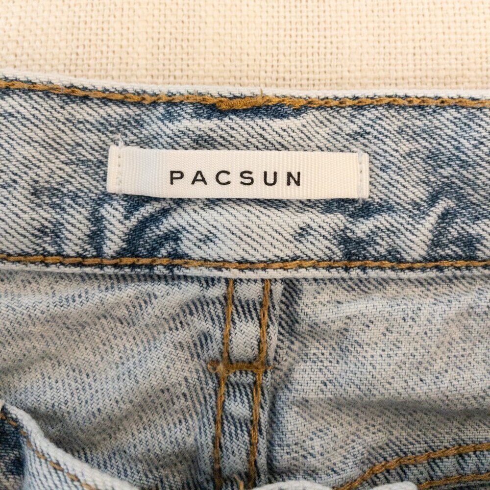 PacSun 90’s Girlfriend High Rise Denim Shorts Size 26 Raw Hem Vintage Wash - Picture 3 of 4